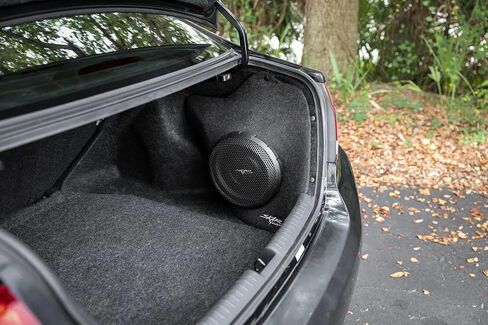 حاوية مضخم صوت Skar Audio فردية مقاس 10 بوصات محملة من سلسلة VS متوافقة مع سيارات سيدان المدنية 2012-2015 in Kuwait