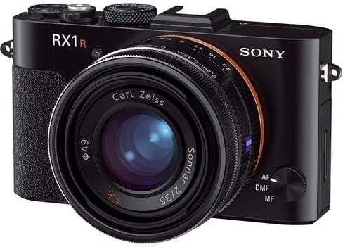 كاميرا Sony Cyber-Shot DSC-RX1R الرقمية - كاميرا كاملة الإطار بدقة 24.3 ميجابكسل مع عدسة زايس الثابتة مقاس 35 مم f/2 - للسفر والتصوير الفوتوغرافي في الشوارع والصور الشخصية | بطاقة ذاكرة 64 جيجا | بطارية بديلة | حقيبة | أكثر in Kuwait