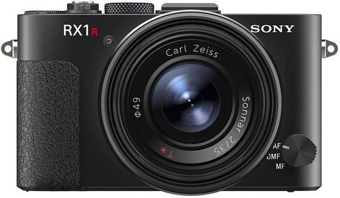 كاميرا Sony Cyber-Shot DSC-RX1R الرقمية - كاميرا كاملة الإطار بدقة 24.3 ميجابكسل مع عدسة زايس الثابتة مقاس 35 مم f/2 - للسفر والتصوير الفوتوغرافي في الشوارع والصور الشخصية | بطاقة ذاكرة 64 جيجا | بطارية بديلة | حقيبة | أكثر in Kuwait