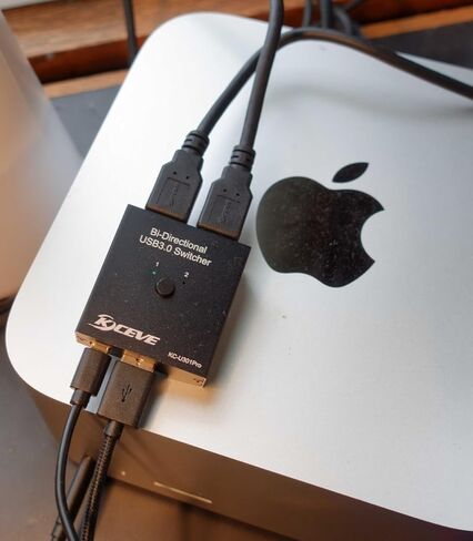 USB 3.0 Switch 2 جهاز كمبيوتر، محدد ثنائي الاتجاه 4 منافذ USB Switcher لجهازي كمبيوتر مشاركة لوحة المفاتيح والماوس والطابعة وكاميرا الويب، محدد مفتاح USB مع جهاز تحكم عن بعد سلكي وكابلات USB3.0 in Kuwait