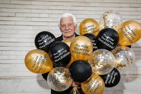 بالونات The Man The Myth The Legend بالونات حفلات مضحكة باللونين الأسود والذهبي من أجل زينة عيد ميلاد الأب/الأب وعيد التقاعد، 26 عبوة in Kuwait