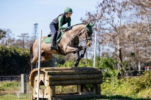 LeMieux Suede Close Contact Square Saddle Pad - English Saddle Pads for Horses - Equestrian Riding Equipment and Accessories in Saudi Arabia