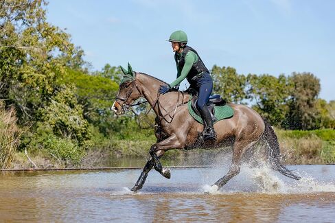 LeMieux Suede Close Contact Square Saddle Pad - English Saddle Pads for Horses - Equestrian Riding Equipment and Accessories in Saudi Arabia