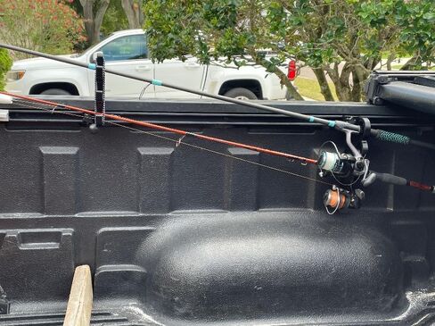 حامل صنارة الصيد لسيارة Toyota Tacoma Bed Rail - إصدار فتحة دائرية in Saudi Arabia