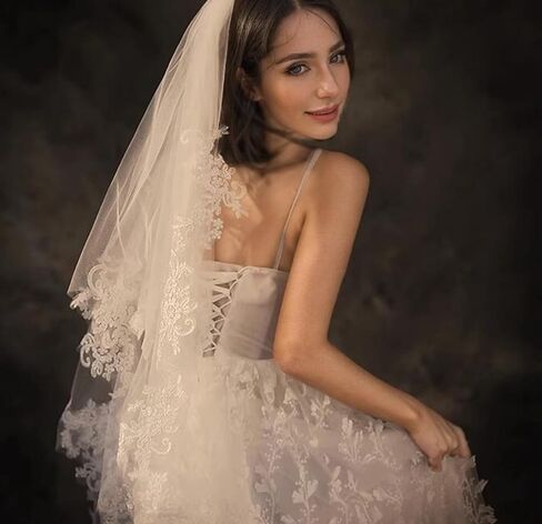 حجاب زفاف نسائي بسيط من التول من Edith qi حجاب زفاف قصير للعرائس وحفلات العازبة باللون الأبيض العاجي، مقاس حر in Kuwait
