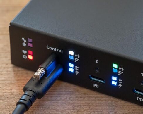 كابل Acroname USB-C USB4 المحوري، قفل برغي واحد بسرعة 40 جيجابت في الثانية EPR 240W Multipack (الكمية 5) in Kuwait