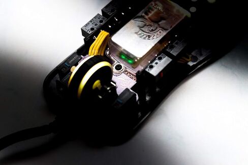 Ducky Feather - Lightweight RGB Gaming Mouse in Kuwait