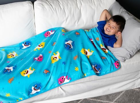 بطانية بيبي شارك الدافئة والقطيفة - مريحة للغاية لطفلك الصغير، باللون الأزرق in Kuwait