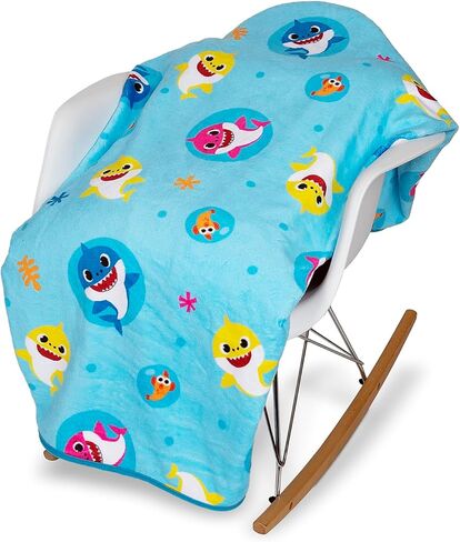 بطانية بيبي شارك الدافئة والقطيفة - مريحة للغاية لطفلك الصغير، باللون الأزرق in Kuwait