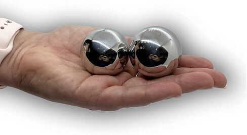 Wine Chilling Spheres with Case, Keeps Your Wine Cold Without Watering Down, Gift for Wine Lover, Wine Accessory, Rose, White, or Red Wine (Silver) in Saudi Arabia