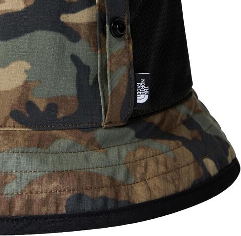 قبعة دلو ذات وجهين من الفئة V من THE NORTH FACE، طباعة مموهة من Kelp Tan TNF / أسود TNF، صغير/متوسط in Saudi Arabia