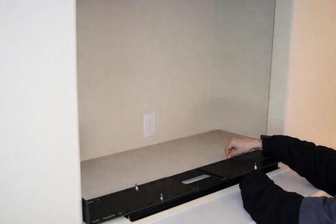 حامل تلفزيون Fireplace Nook - إصدار أسود - يناسب جميع أجهزة البلازما/LCD/LED أو المسطحة مقاس 32-80 بوصة in Kuwait