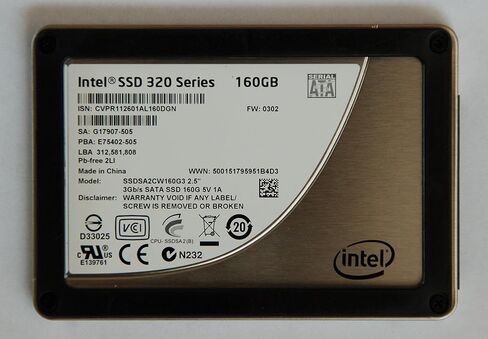 محرك أقراص الحالة الصلبة Intel 320 Series SSDSA2CW160G310 (2.5 بوصة، SATA 3 جيجابت/ثانية، سعة 160 جيجابايت) in Kuwait