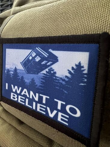 Tardis I Want to Believe Morale Patch - صُنع في الولايات المتحدة الأمريكية! - مثالي لمعداتك التكتيكية أو حامل اللوحة أو غطاء المشغل أو حقيبة الظهر أو حقيبة الظهر. in Kuwait