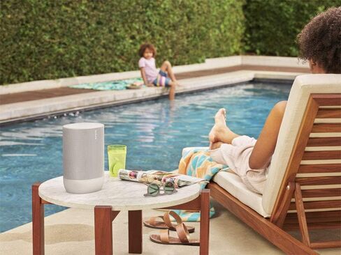 Sonos Move - مكبر صوت ذكي يعمل بالبطارية، وWi-Fi وBluetooth مع Alexa مدمج - لون أبيض قمري (متجدد) in Kuwait