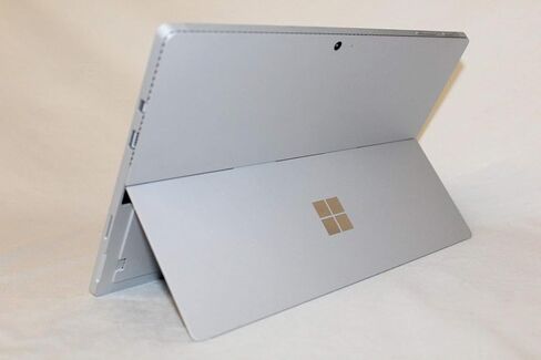كمبيوتر لوحي Microsoft Surface Pro 4 مقاس 12.3 بوصة (2736 × 1824)، Intel Core i5-6300U، ذاكرة الوصول العشوائي 8 جيجابايت، 256 جيجابايت (متجدد) in Kuwait