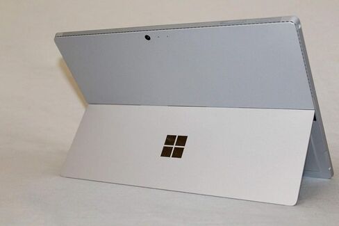 كمبيوتر لوحي Microsoft Surface Pro 4 مقاس 12.3 بوصة (2736 × 1824)، Intel Core i5-6300U، ذاكرة الوصول العشوائي 8 جيجابايت، 256 جيجابايت (متجدد) in Kuwait