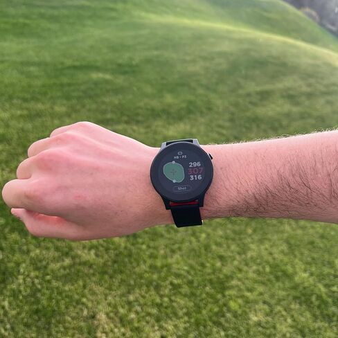 Watch+ Golf GPS Watch شاشة LCD تعمل باللمس، نظام تحديد المواقع العالمي (GPS) مدمج، أكثر من 42000 دورة، تحديد موضع الدبوس الديناميكي، تتبع الأداء، مسافات مخاطر FCB، متتبع الطلقات، عرض أخضر، مقاومة للماء IPX7 in Kuwait