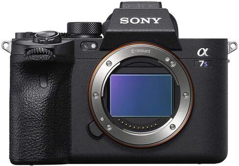 هيكل كاميرا Sony Alpha a7S III بإطار كامل وعدسة رقمية قابلة للتبديل (أسود) - حزمة مع بطاقة ذاكرة CFexpress Type A سعة 160 جيجابايت من Sony (متجددة) in Kuwait