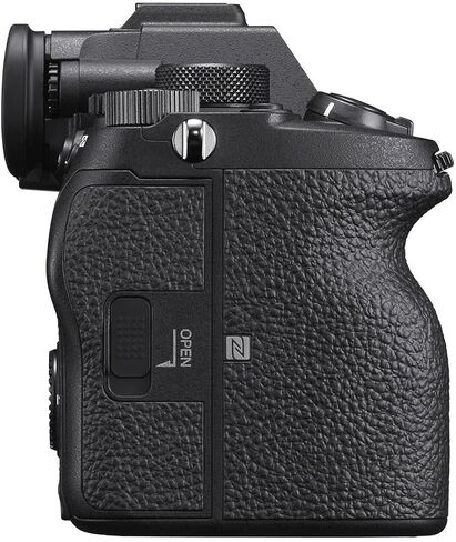 هيكل كاميرا Sony Alpha a7S III بإطار كامل وعدسة رقمية قابلة للتبديل (أسود) - حزمة مع بطاقة ذاكرة CFexpress Type A سعة 160 جيجابايت من Sony (متجددة) in Kuwait