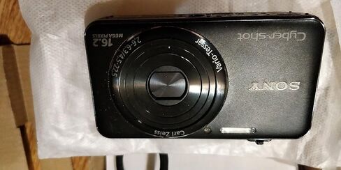Sony Cyber-shot DSC-WX50 16.2 MP Digital Camera with 5x Optical Zoom and 2.7-inch LCD (Black) (2012 Model) in Kuwait