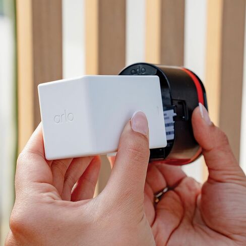 بطارية Arlo XL قابلة للشحن وغطاء USB-C - ملحق معتمد، عمر بطارية يصل إلى 2.5 مرة، تعمل مع Pro 6 وUltra 3، أبيض - VMA5300 in Kuwait