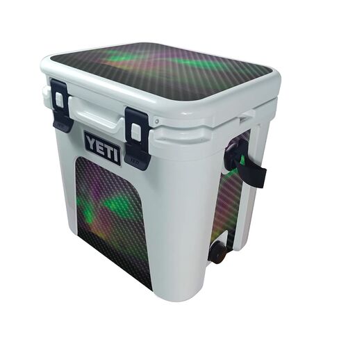 غلاف لامع لامع متوافق مع Yeti Roadie 24 مع قابس تصريف (2025) - Pink Tree Camo - غطاء لاصق واقٍ من الفينيل 3M ممتاز | صُنع في الولايات المتحدة الأمريكية بواسطة MightySkins in Kuwait