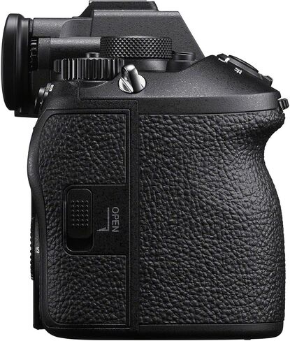 حزمة هيكل كاميرا Sony a1 II بدون مرآة فقط + نظام ميكروفون لاسلكي + حزمة ملحقات تتضمن ذاكرة فائقة سعة 64 جيجابايت، وقبضة U، وحقيبة، وحامل ثلاثي القوائم، وبرامج والمزيد (29 عنصرًا) in Kuwait