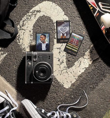 كاميرا Fujifilm Instax Mini 40 الفورية مع عدسة سيلفي مدمجة، تعريض تلقائي، سرعة مصراع تلقائي، سهلة الاستخدام، كاميرات بولارويد بتصميم أنيق وكلاسيكي للمحترفين أو المبتدئين (متجددة) in Saudi Arabia