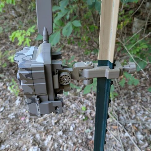 حامل كاميرا ADK Edge APEX T-Post Trail متوافق مع Tactacam Reveal 2.0/3.0 / X/Ultra - تصميم مخصص، بدون أدوات، إمالة، قابل للتعديل، متعدد الاستخدامات، متين، دعامة تثبيت لكاميرا Trail in Kuwait