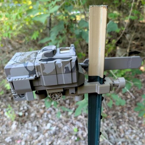 حامل كاميرا ADK Edge APEX T-Post Trail متوافق مع Tactacam Reveal 2.0/3.0 / X/Ultra - تصميم مخصص، بدون أدوات، إمالة، قابل للتعديل، متعدد الاستخدامات، متين، دعامة تثبيت لكاميرا Trail in Kuwait