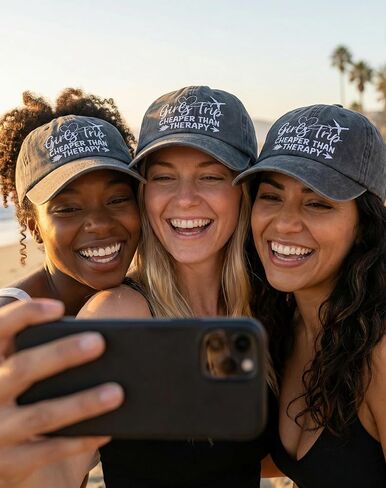 HOBETA GIRLS TRIP HOPTS CAP للنساء - قبعة مقدمة من القطن القابل للضبط. in Saudi Arabia