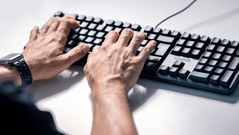 لوحة مفاتيح ميكانيكية Cherry MX RGB مع مفاتيح MX Red Silent Gold-Crosspoint Key للكاتبين والمبرمجين والمبدعين والمبرمجين والعمل في المكتب أو في المنزل G80-3000N RGB (الحجم الكامل)، أسود (متجدد) in Kuwait