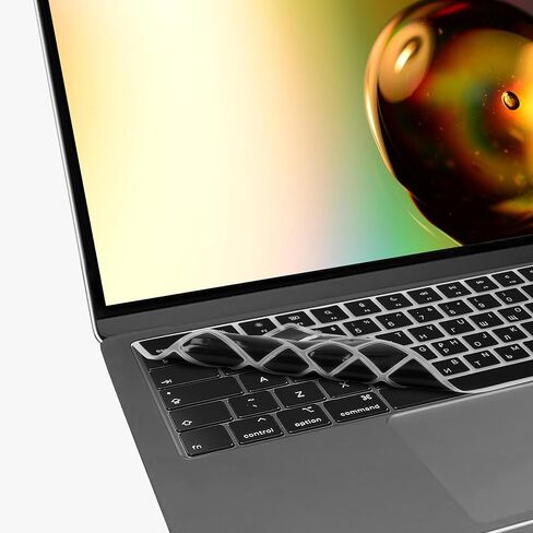 غطاء لوحة المفاتيح kwmobile متوافق مع Apple MacBook Air 15 M3 2024 A3114 - غطاء لوحة المفاتيح QWERTY الروسي - أسود in Kuwait
