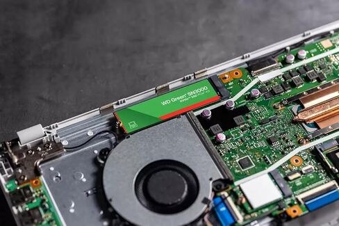 محرك الأقراص الصلبة الداخلي WD Green SN3000 2TB NVMe SSD لأجهزة الكمبيوتر المحمول وسطح المكتب، M.2 2280 PCIe Gen4 x4، ما يصل إلى 5000 ميجابايت/ثانية، تمهيد سريع، ترقية تخزين موثوقة للاستخدام اليومي للكمبيوتر الشخصي، WDS200T461E (OEM جديد) in Kuwait