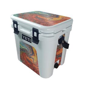 غلاف مبرد متوافق مع Yeti Roadie 24 مع قابس تصريف (2025) - Blue Ice - غطاء لاصق واقٍ من الفينيل 3M ممتاز - سهل الاستخدام | صُنع في الولايات المتحدة الأمريكية بواسطة MightySkins in Kuwait