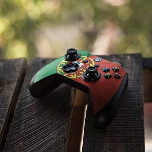 ملصق Skinit المخصص للألعاب متوافق مع وحدة تحكم Xbox One X - تصميم مرخص رسميًا ومصمم في الأصل بعلم البرتغال in Kuwait