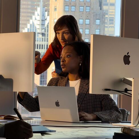 كمبيوتر محمول Apple MacBook Air مقاس 15 بوصة مزود بشريحة M5: شاشة Liquid Retina مقاس 15.3 بوصة وذاكرة موحدة سعة 24 جيجابايت ومحرك أقراص SSD سعة 512 جيجابايت وذاكرة منتصف الليل in Kuwait
