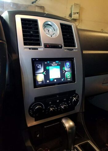 قم بتثبيت راديو ملاحة مزدوج Din من المصنع بإطار فضي استريو متوافق مع Chrysler 300 2005 2006 2007 in Kuwait