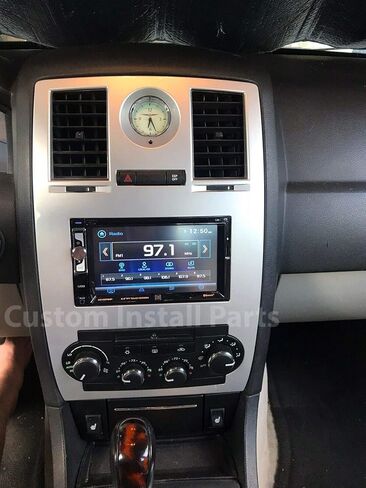 قم بتثبيت راديو ملاحة مزدوج Din من المصنع بإطار فضي استريو متوافق مع Chrysler 300 2005 2006 2007 in Kuwait