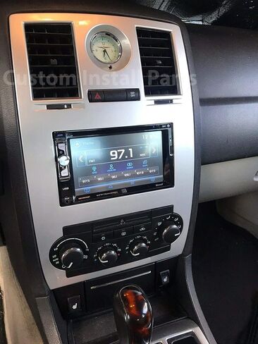 قم بتثبيت راديو ملاحة مزدوج Din من المصنع بإطار فضي استريو متوافق مع Chrysler 300 2005 2006 2007 in Kuwait