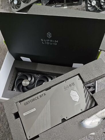 (بدون وحدة معالجة الرسومات) بطاقة رسومات MSI GeForce RTX 5090 Suprim Liquid، فقط كديكور أو عرض، نموذج قابل للتجميع، شكل بطاقة، تزيين غرفة الألعاب أو المكتب in Kuwait