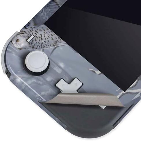 غلاف Skinit المخصص للألعاب المتوافق مع Nintendo Switch Lite - الجنية المصممة في الأصل مع البومة في الثلج بواسطة Nene Thomas Design in Kuwait