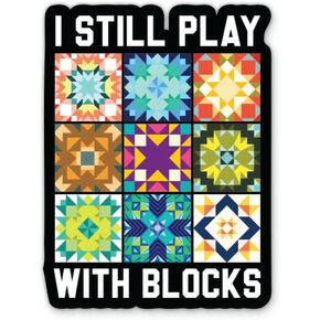ملصقات لحاف I Still Play with Blocks - عبوتان - ملصقات فينيل مبطنة مضحكة لأجهزة الكمبيوتر المحمول الخاصة بزجاجة المياه، فكاهة حرفية الخياطة (عبوتان) in Kuwait