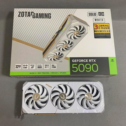 (بدون وحدة معالجة الرسومات) بطاقة رسومات ZOTAC Gaming GeForce RTX 5090 الصلبة، بيضاء، فقط كديكور أو عرض، نموذج قابل للتجميع، شكل بطاقة، تزيين غرفة الألعاب أو المكتب in Kuwait