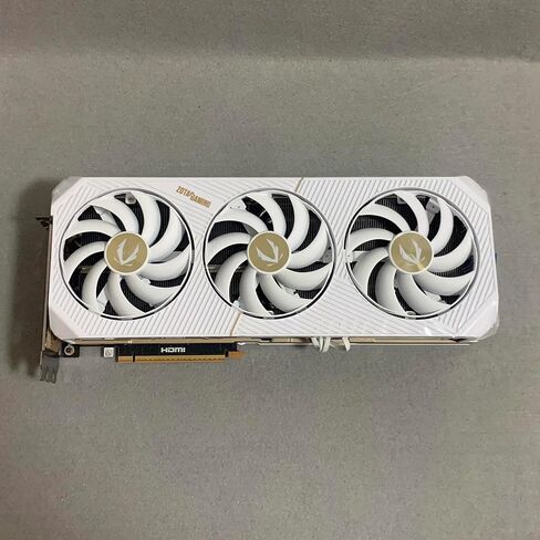 (بدون وحدة معالجة الرسومات) بطاقة رسومات ZOTAC Gaming GeForce RTX 5090 الصلبة، بيضاء، فقط كديكور أو عرض، نموذج قابل للتجميع، شكل بطاقة، تزيين غرفة الألعاب أو المكتب in Kuwait
