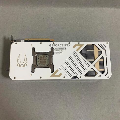 (بدون وحدة معالجة الرسومات) بطاقة رسومات ZOTAC Gaming GeForce RTX 5090 الصلبة، بيضاء، فقط كديكور أو عرض، نموذج قابل للتجميع، شكل بطاقة، تزيين غرفة الألعاب أو المكتب in Kuwait