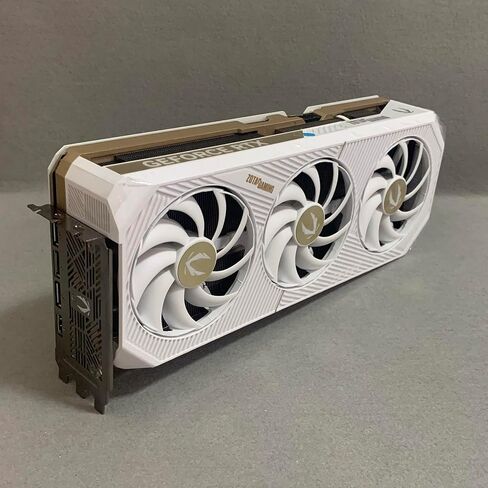 (بدون وحدة معالجة الرسومات) بطاقة رسومات ZOTAC Gaming GeForce RTX 5090 الصلبة، بيضاء، فقط كديكور أو عرض، نموذج قابل للتجميع، شكل بطاقة، تزيين غرفة الألعاب أو المكتب in Kuwait