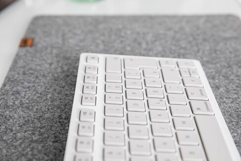 Cherry KW 7100 Mini BT للوحة مفاتيح MAC المدمجة للمكتب متعدد الأجهزة مع تخطيط Mac (متجدد) in Kuwait