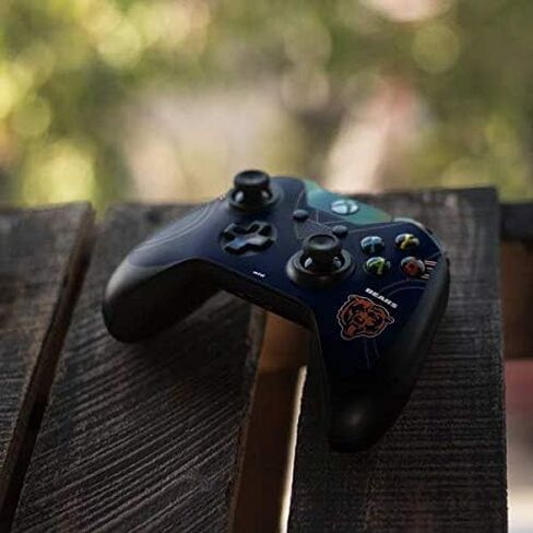 ملصق Skinit المخصص للألعاب متوافق مع وحدة تحكم Xbox One - تصميم جيرسي لفريق Chicago Bears مرخص رسميًا من الدوري الوطني لكرة القدم الأمريكية in Kuwait